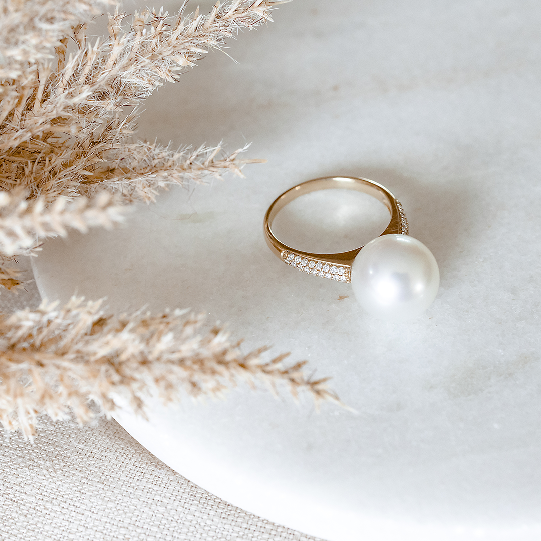 Yellow Gold South Sea Pearl ring with Diamonds