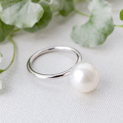 Classic White Gold Pearl Ring
